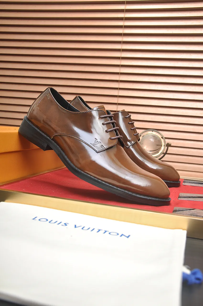 Men's men's shoes 💰500💶 [LV] (original single cowhide lining) 🍀LV's latest genuine leather business suit shoes are launched simultaneously on the official website. The first-layer cowhide imported from Italy is made of heavy gold, 💥official website 1:1 rubber outsole. Versatile to wear, high-end without losing class, and the color combination is extraordinary. This four-season style is alluring when worn on your feet, showing off your big-name flair. Standard code 38-45 (45 customized)